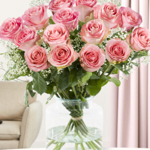 15 roze rozen met gipskruid - Hermosa