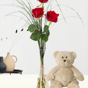 Drie rode rozen inclusief vaas en teddybeer 17 cm - Valentijnsdag