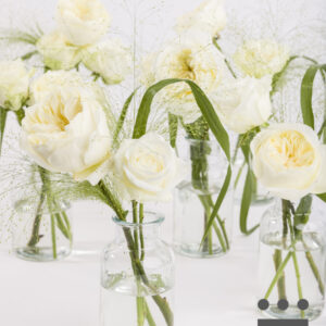 6 witte tafelstukjes, inclusief vaasjes - Platinum | Laag