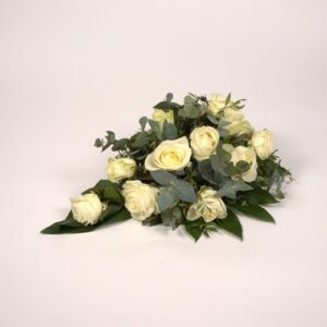 Rouwstuk witte rozen